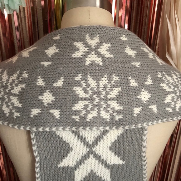 Grey White Sweater Vest - Picture 6 of 6